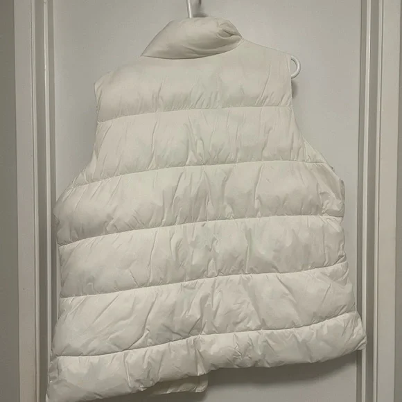 Old Navy white/cream Puffer Vest - Picture 3 of 3